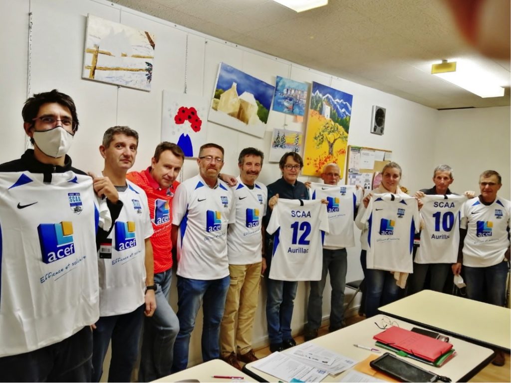 L'équipe de football des cheminots d'Aurillac aux couleurs de l'ACEF AURA